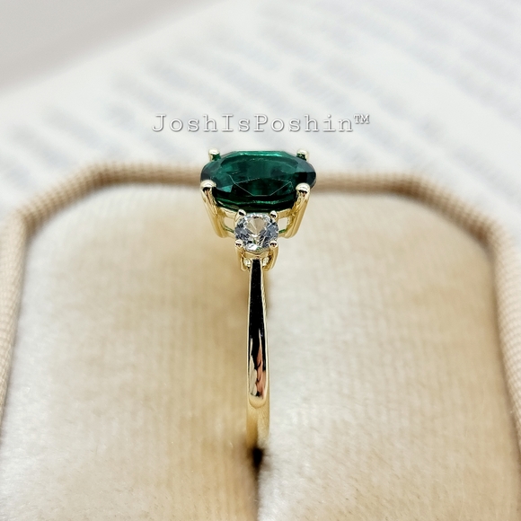 1.95ct Emerald three-stone cocktail ring in 10K yellow gold - Picture 15 of 17